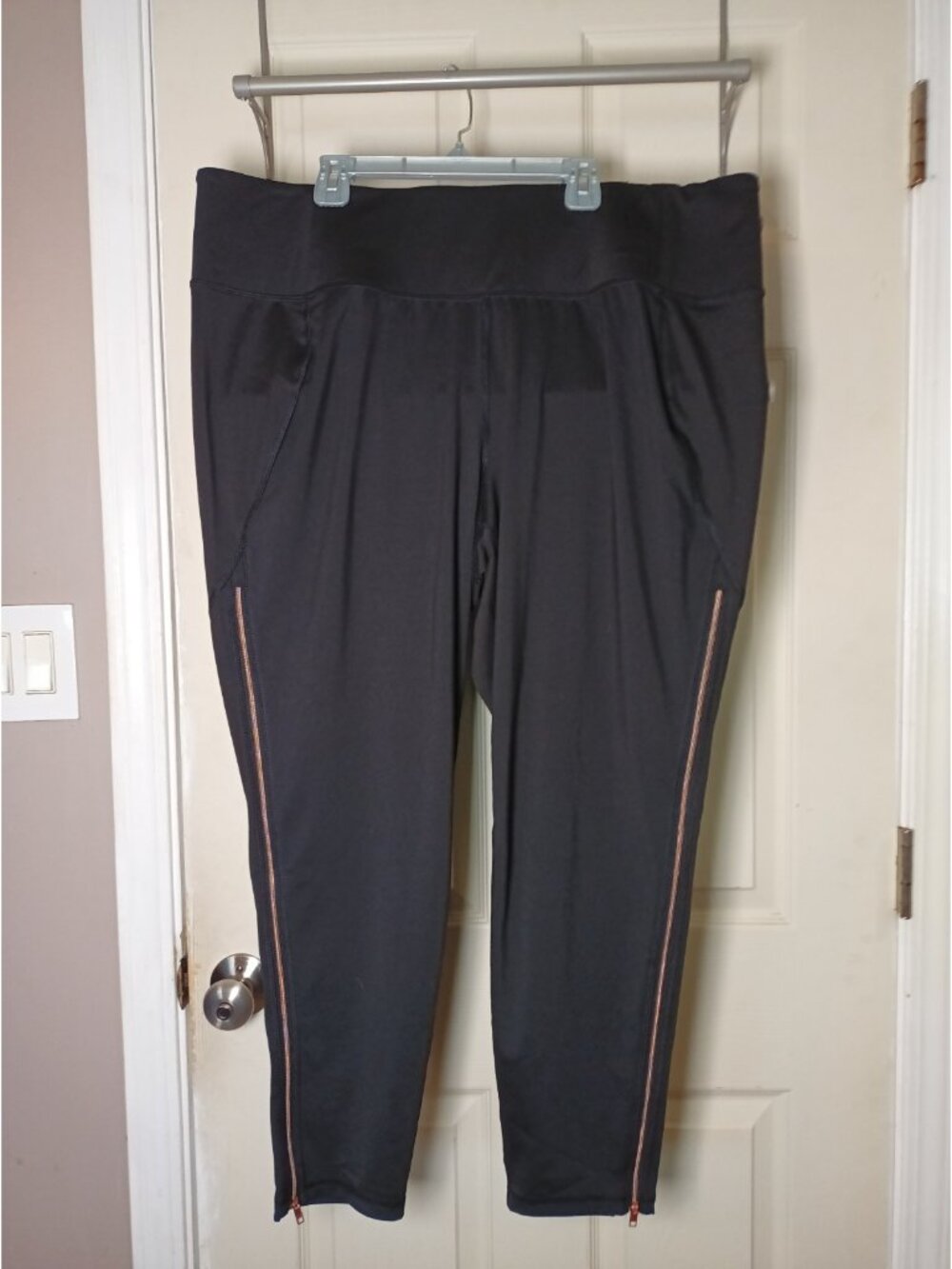 Livi Active Lane Bryant Size 22/24 Black Activewear Pants Rose Gold Side Zipper
